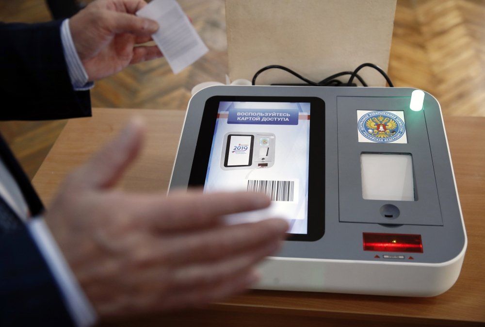 Дмитрий Медведев прокомментировал внедрение цифровых избирательных участков, оборудованных Концерном «Автоматика»